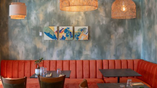 Art&#x20;&amp;&#x23;038&#x3B;&#x20;Culture&#x20;au&#x20;Restaurant&#x20;Le&#x20;Progr&#x00E8;s&#x20;&#x3A;&#x20;l&#x2019;&#x00E2;me&#x20;vivante&#x20;de&#x20;Bormes-les-Mimosas