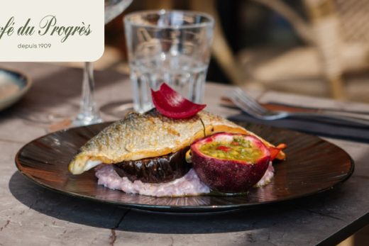 Filet de poisson et légumes au Restaurant Le Progrès, institution fondée en 1909 à Bormes-les-Mimosas.